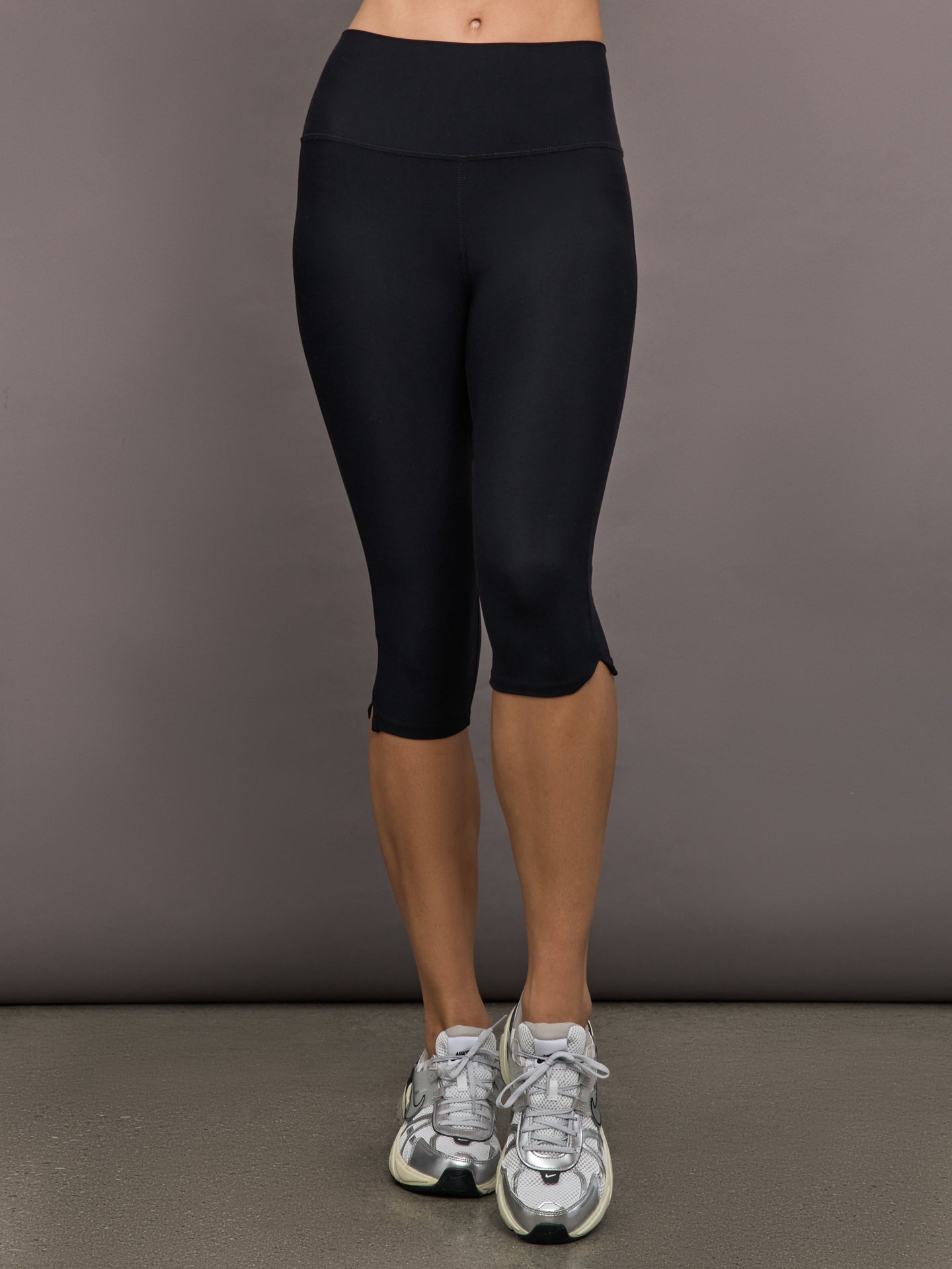 High Rise Capri Legging in Melt - Black - Image 3