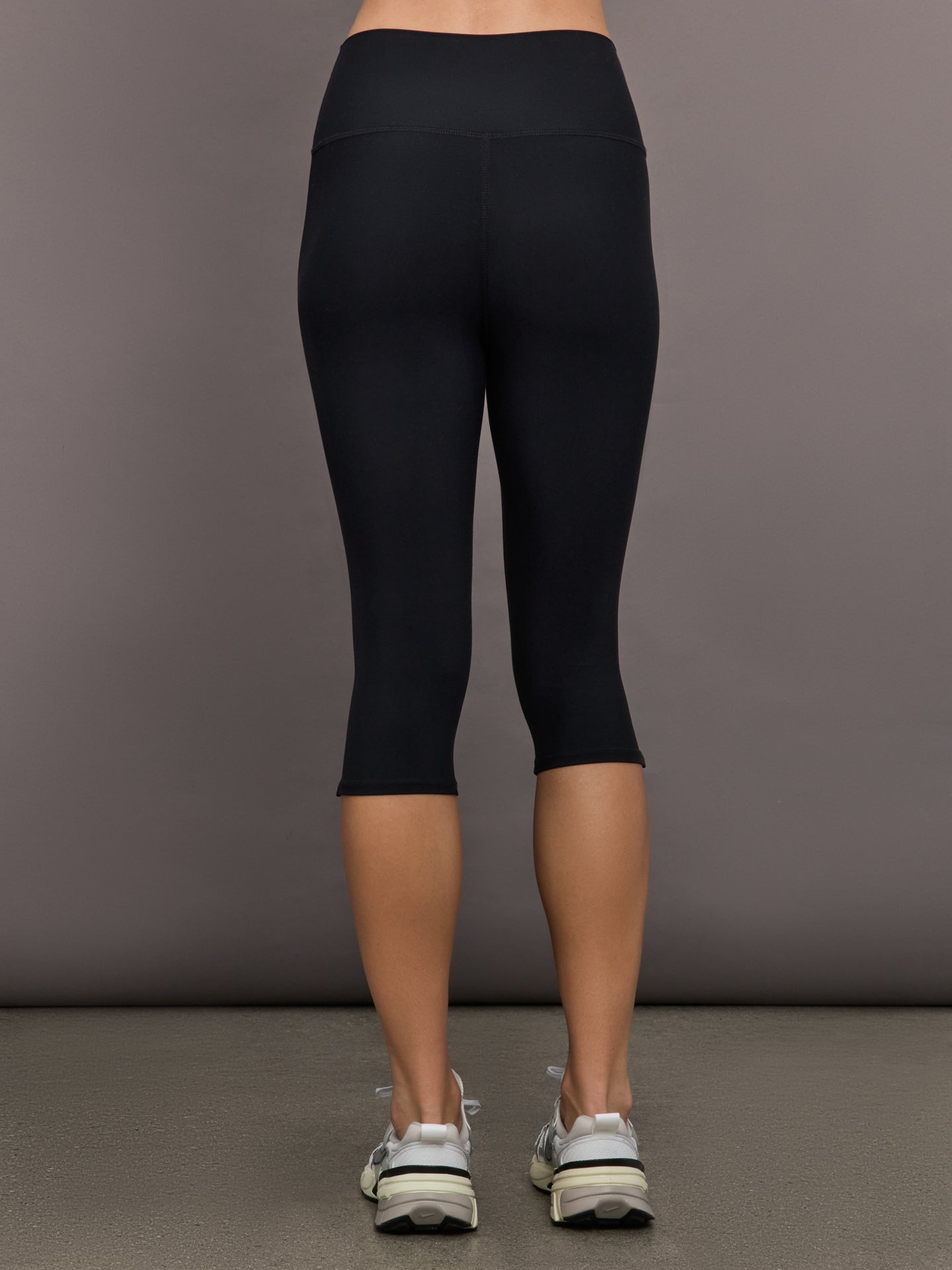 High Rise Capri Legging in Melt - Black - Image 4
