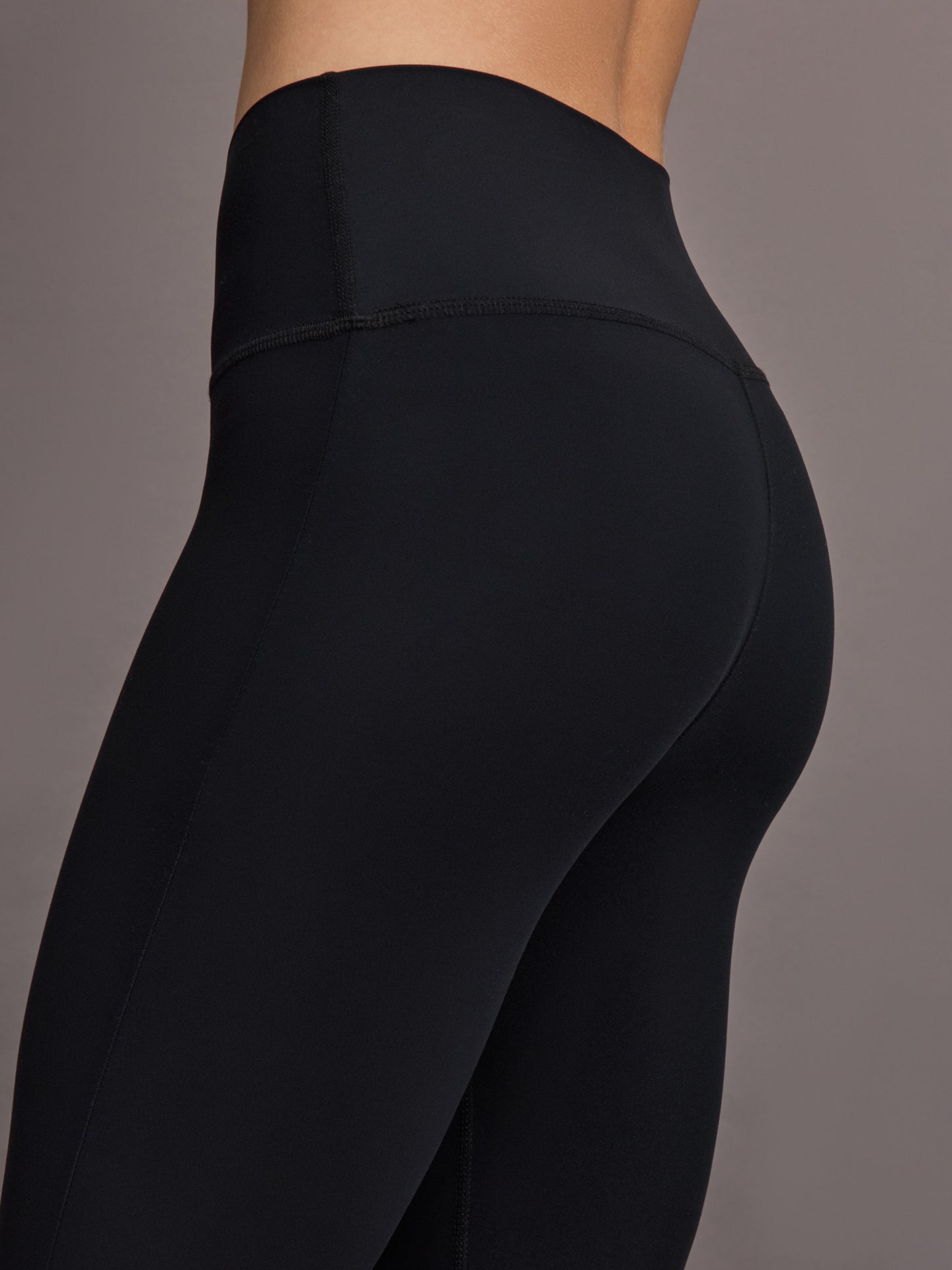 High Rise Capri Legging in Melt - Black - Image 5