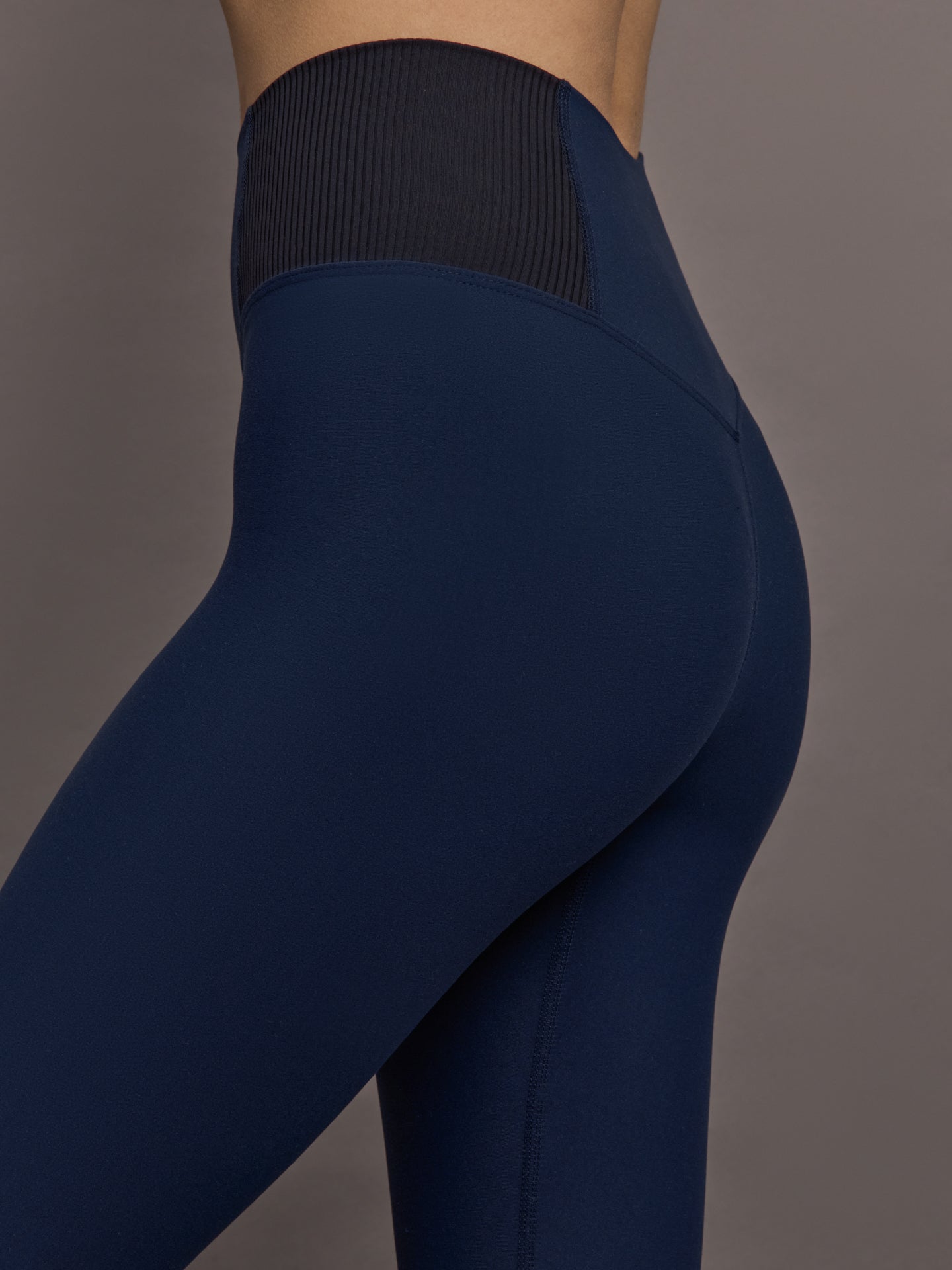 Seamed Legging in Melt - Navy/Black - Image 5